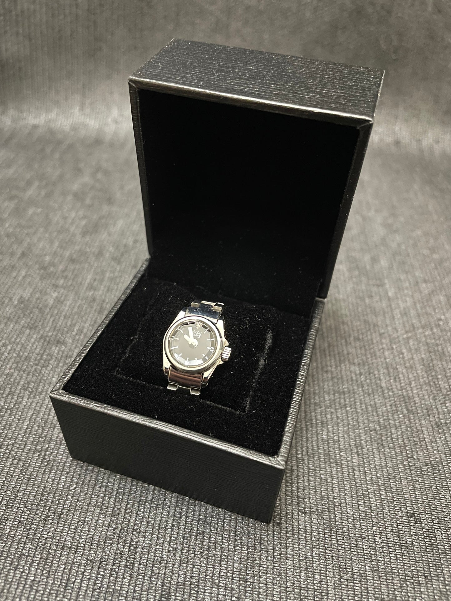 Ring Watch (HOT ITEMS)